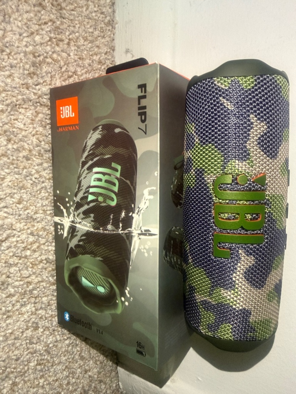 JBL Flip 7 Portable Bluetooth Speaker - Green and Navy Camo